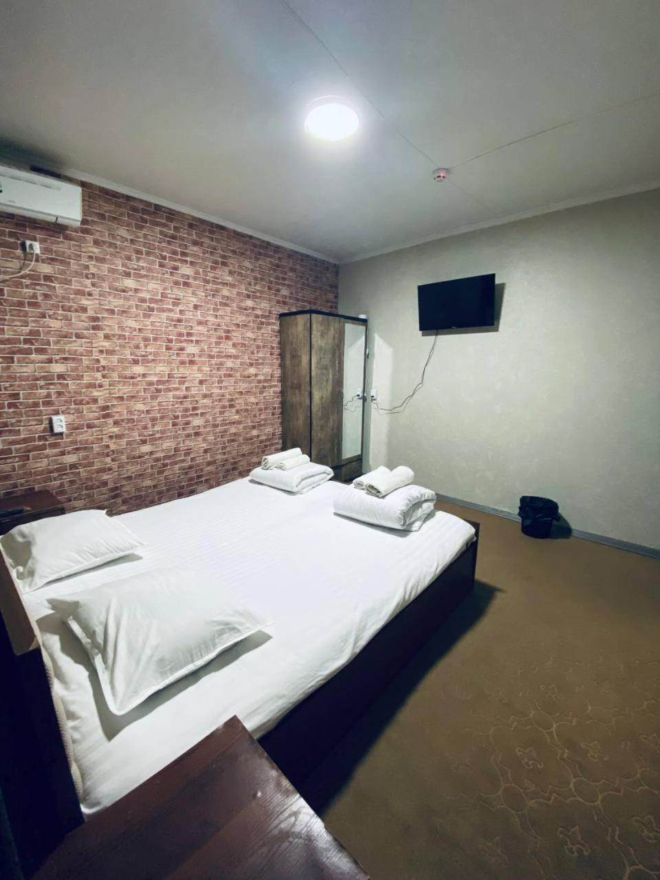 Old Inn Hostel Ташкент Экстерьер фото